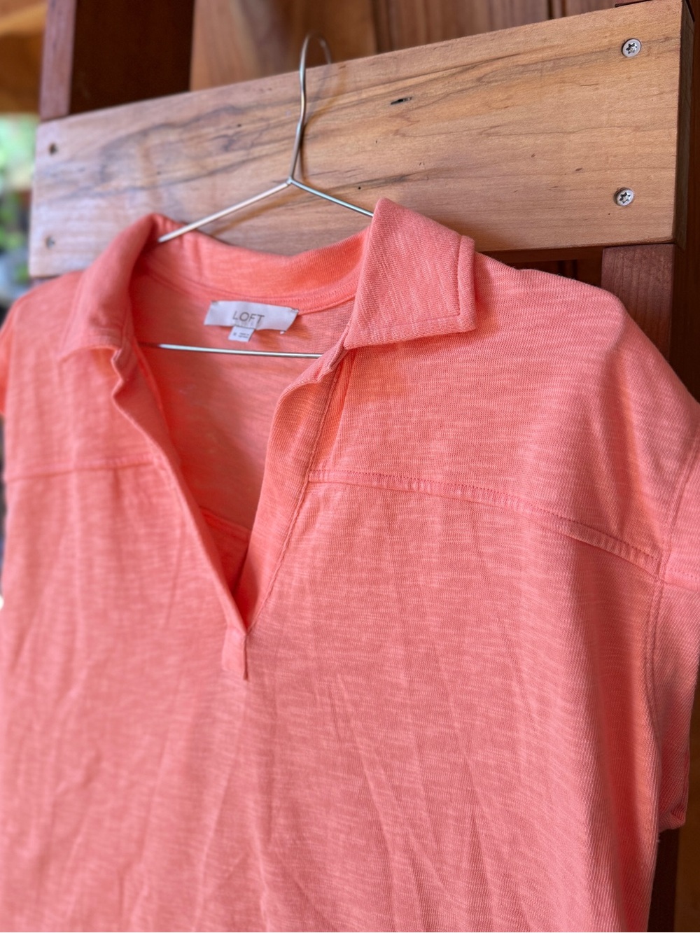 LOFT NWOT Coral Peach Slub Knit Short Sleeve Collared Polo Popover Top - Size M - Picture 3 of 7